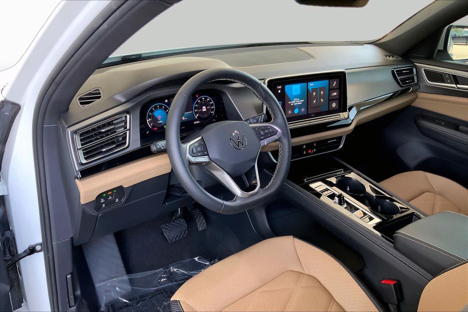 Used 2024 Volkswagen Atlas Cross Sport SE w/ Panoramic Sunroof Package FWD image 18