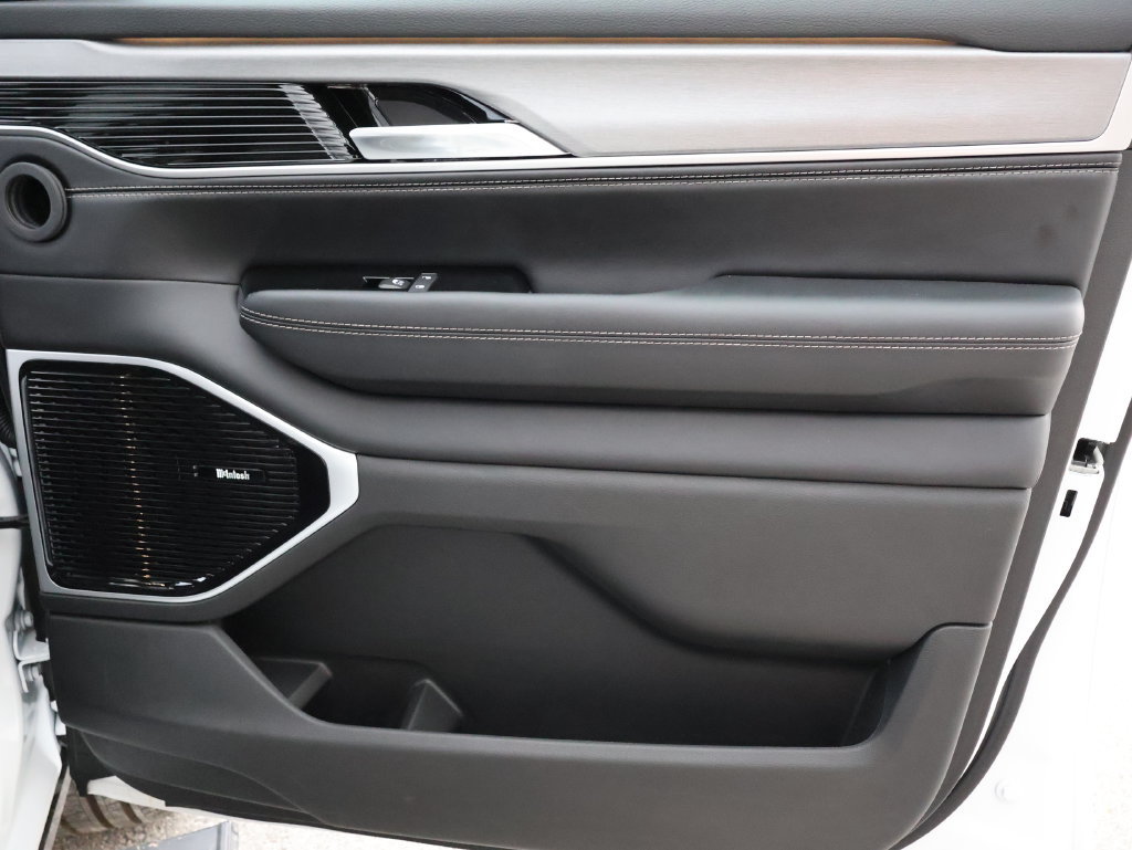 New 2026 Jeep Grand Wagoneer Limited AWD/4WD image 7