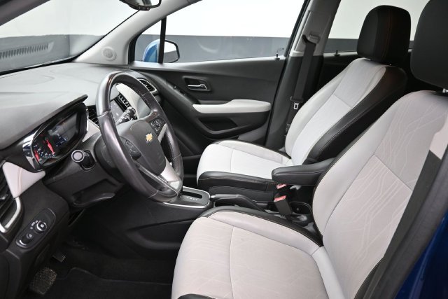 Used 2020 Chevrolet Trax LT w/ Sun & Sound Package AWD/4WD image 16