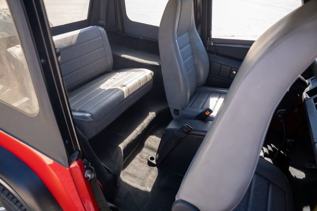 Used 1993 Jeep Wrangler S image 40