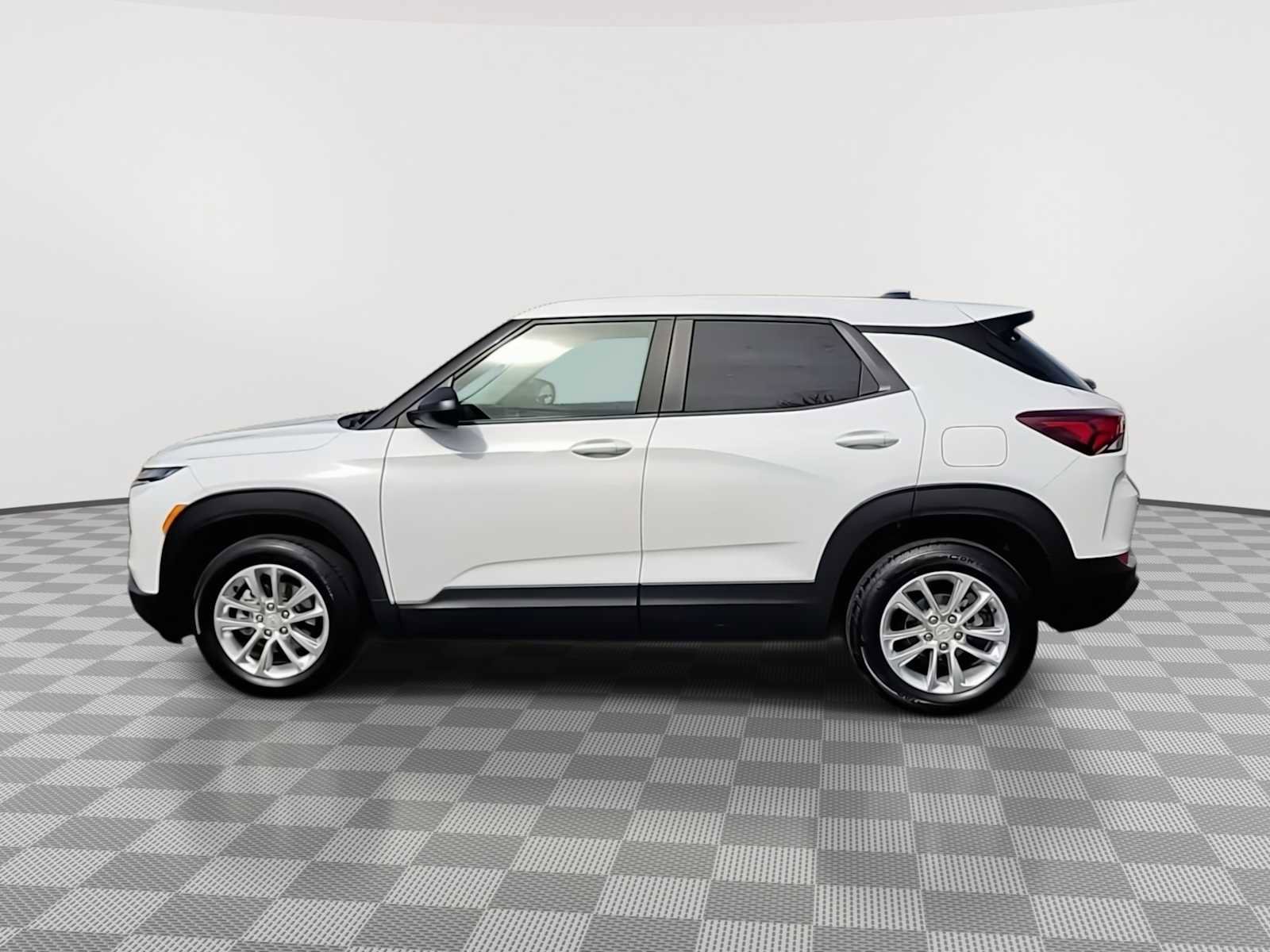 Used 2025 Chevrolet TrailBlazer LS w/ LS Convenience Package image 5