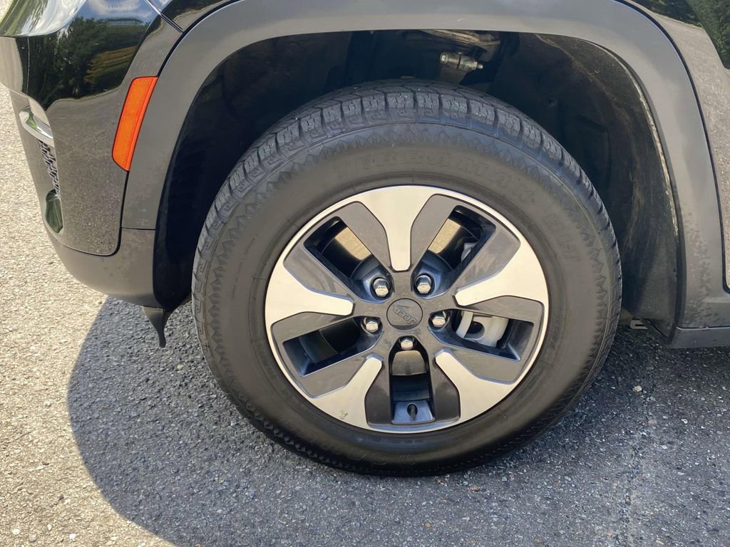 Used 2024 Jeep Grand Cherokee Limited 4xe image 7