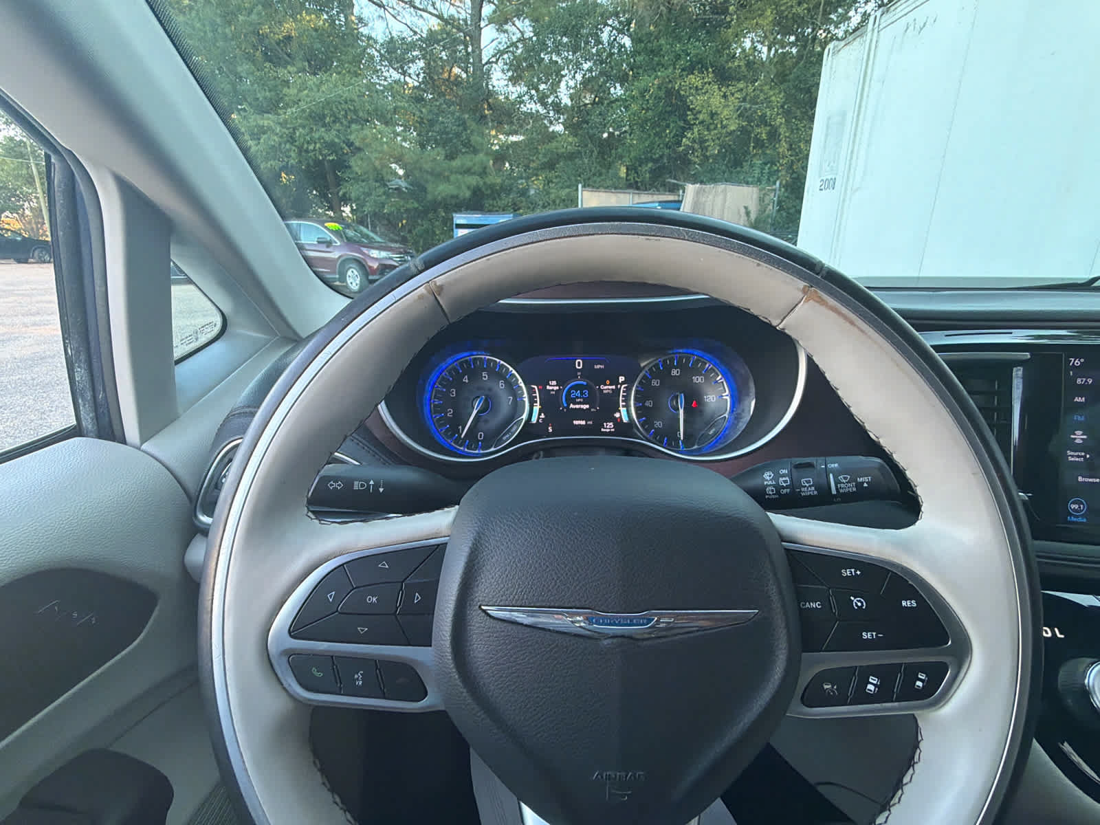 Used 2020 Chrysler Pacifica Limited w/ Advanced Safetytec Group FWD image 21
