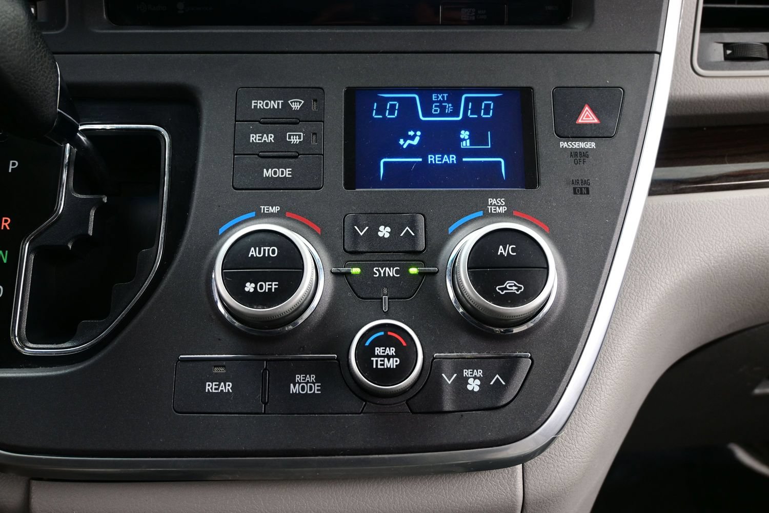 Used 2015 Toyota Sienna XLE w/ XLE Navigation Package FWD image 22