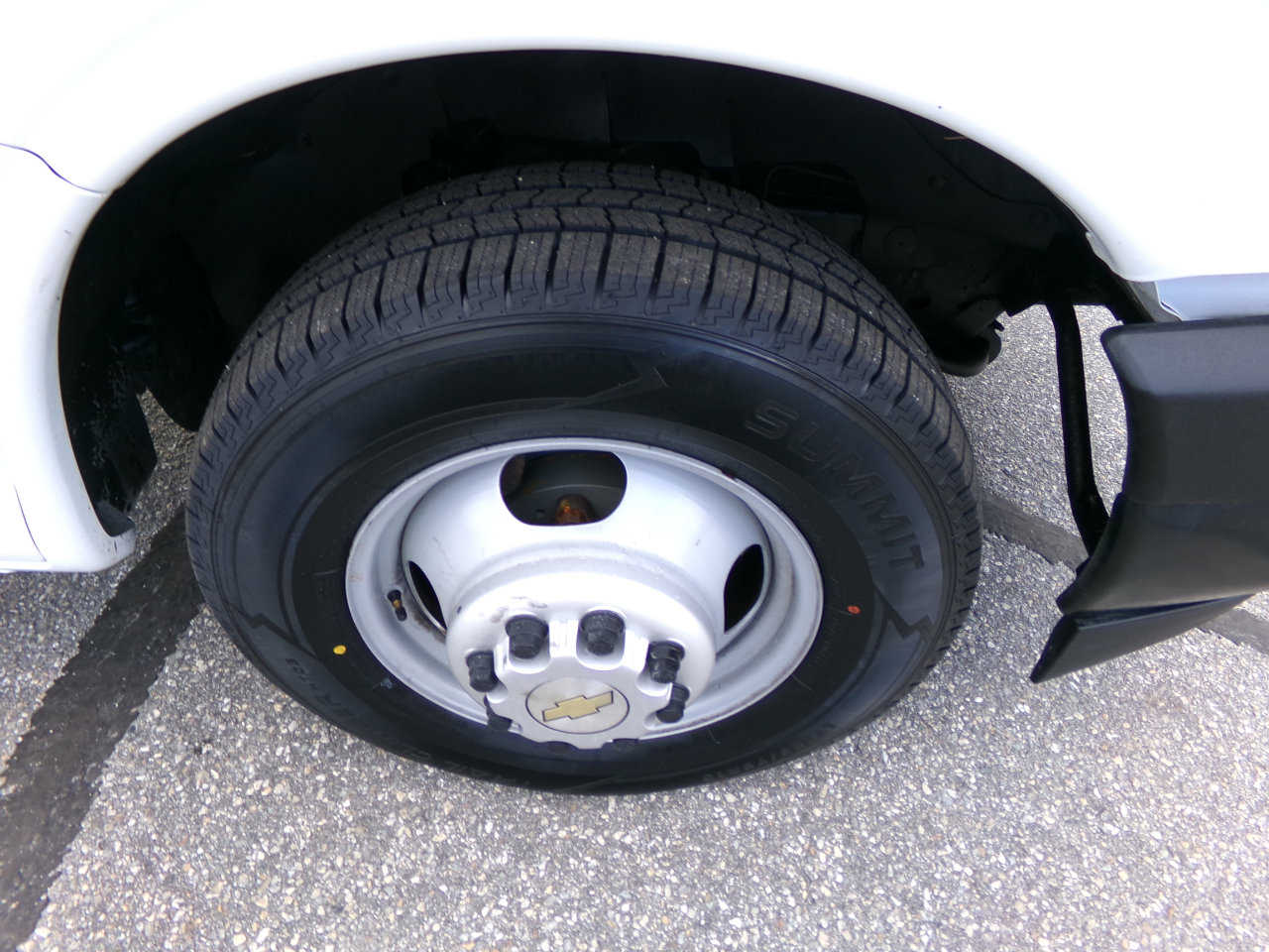 Used 2017 Chevrolet Express 3500 Extended image 17