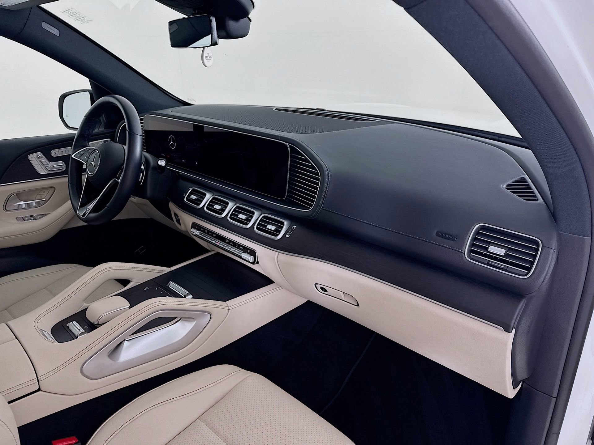 Certified 2025 Mercedes-Benz GLS 450 4MATIC image 33