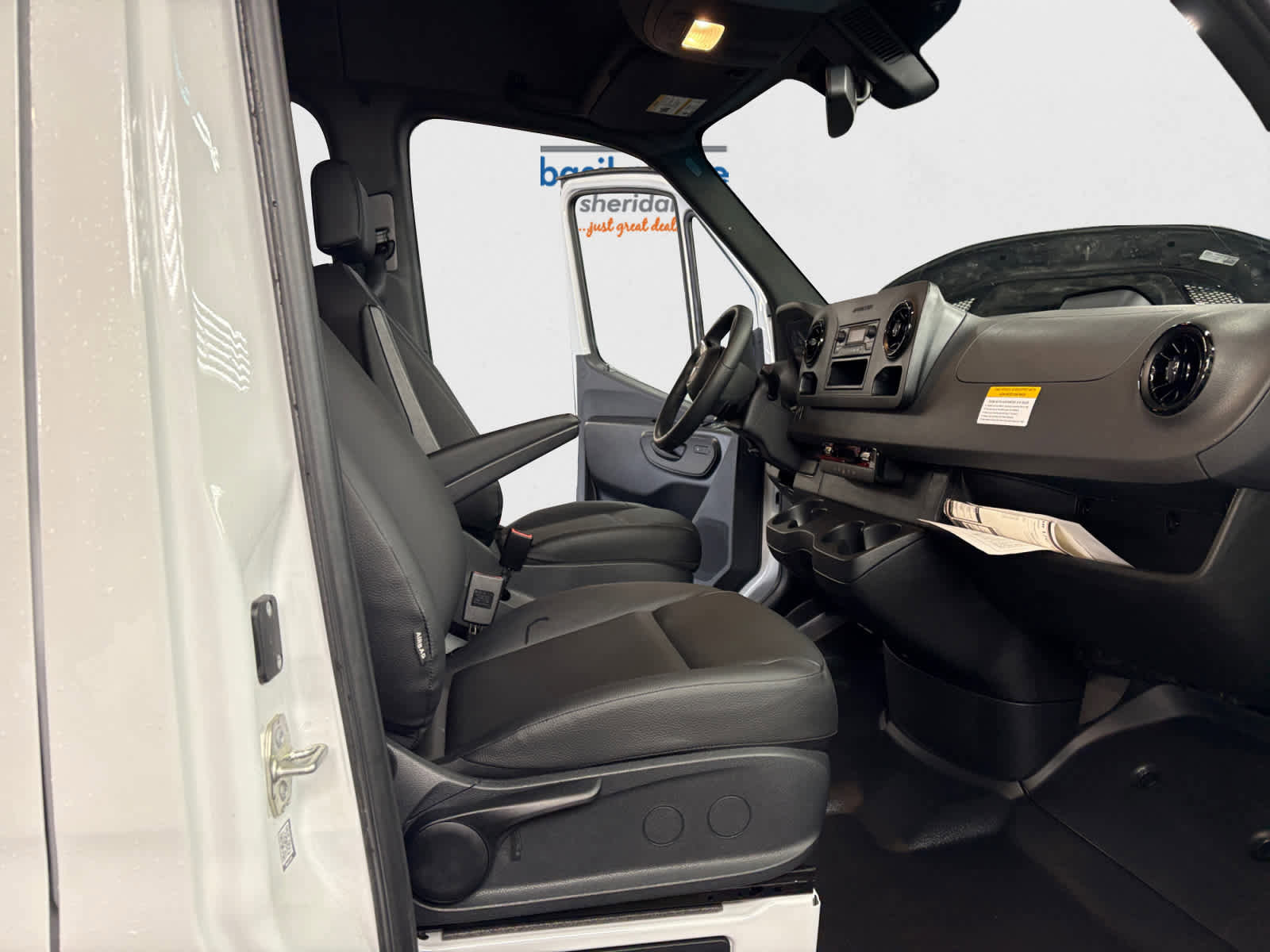 Used 2025 Mercedes-Benz Sprinter 2500 image 15
