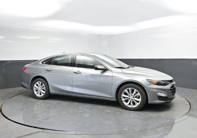 Used 2025 Chevrolet Malibu LT FWD image 3