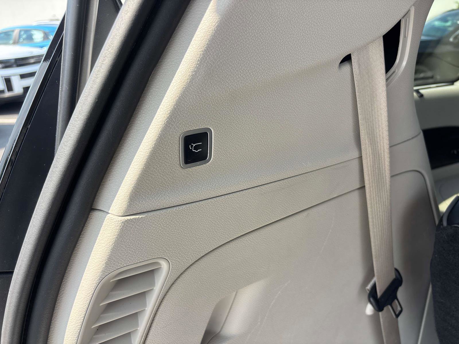 Used 2018 Chrysler Pacifica Limited image 17