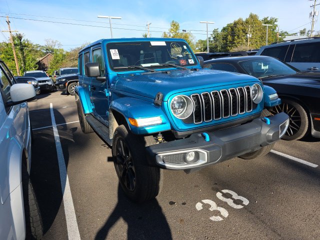 Used 2024 Jeep Wrangler Unlimited Sahara AWD/4WD image 3