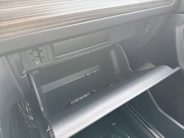 Used 2024 Volkswagen Tiguan SE image 38