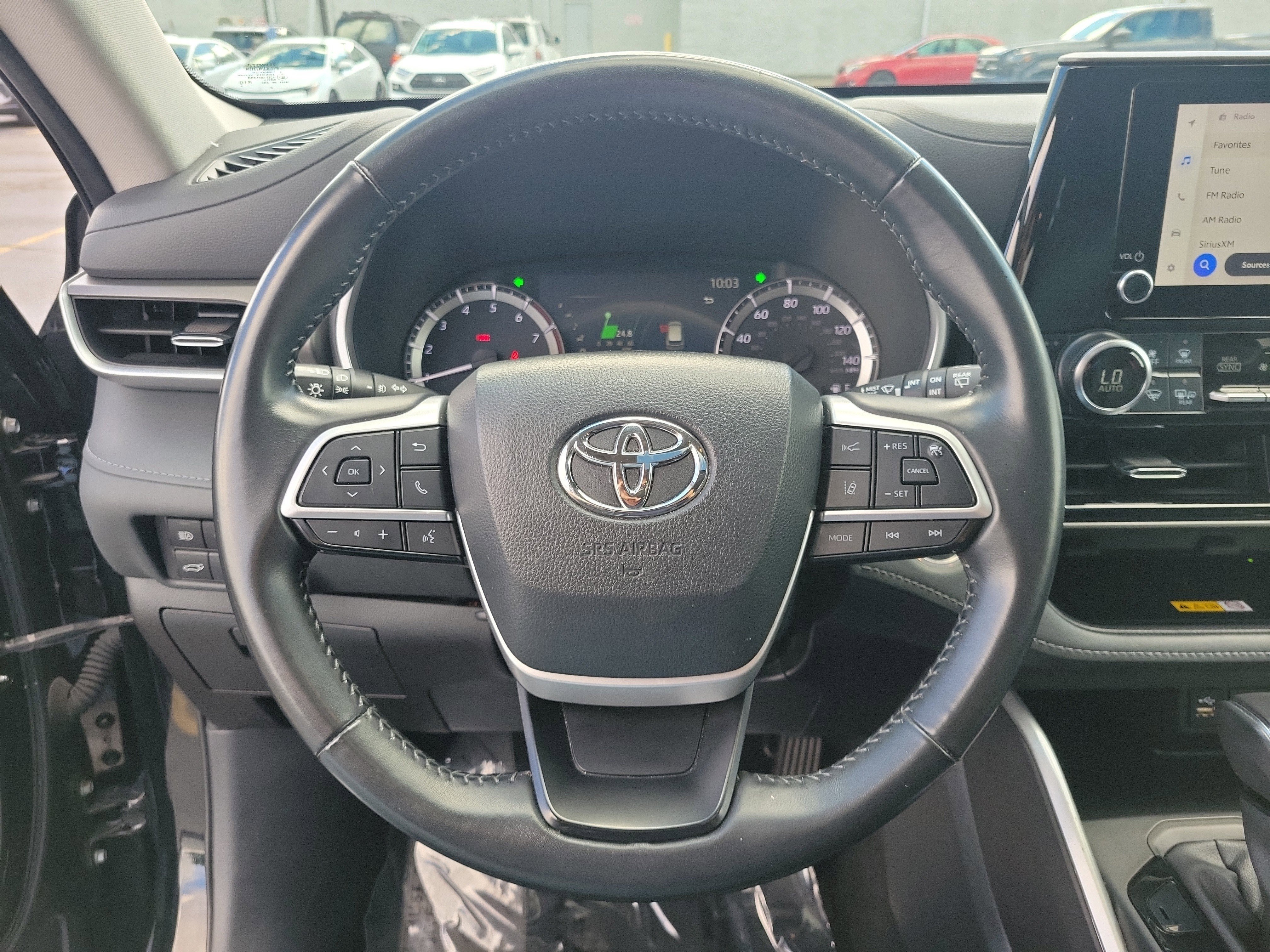 Used 2024 Toyota Highlander XLE FWD image 26