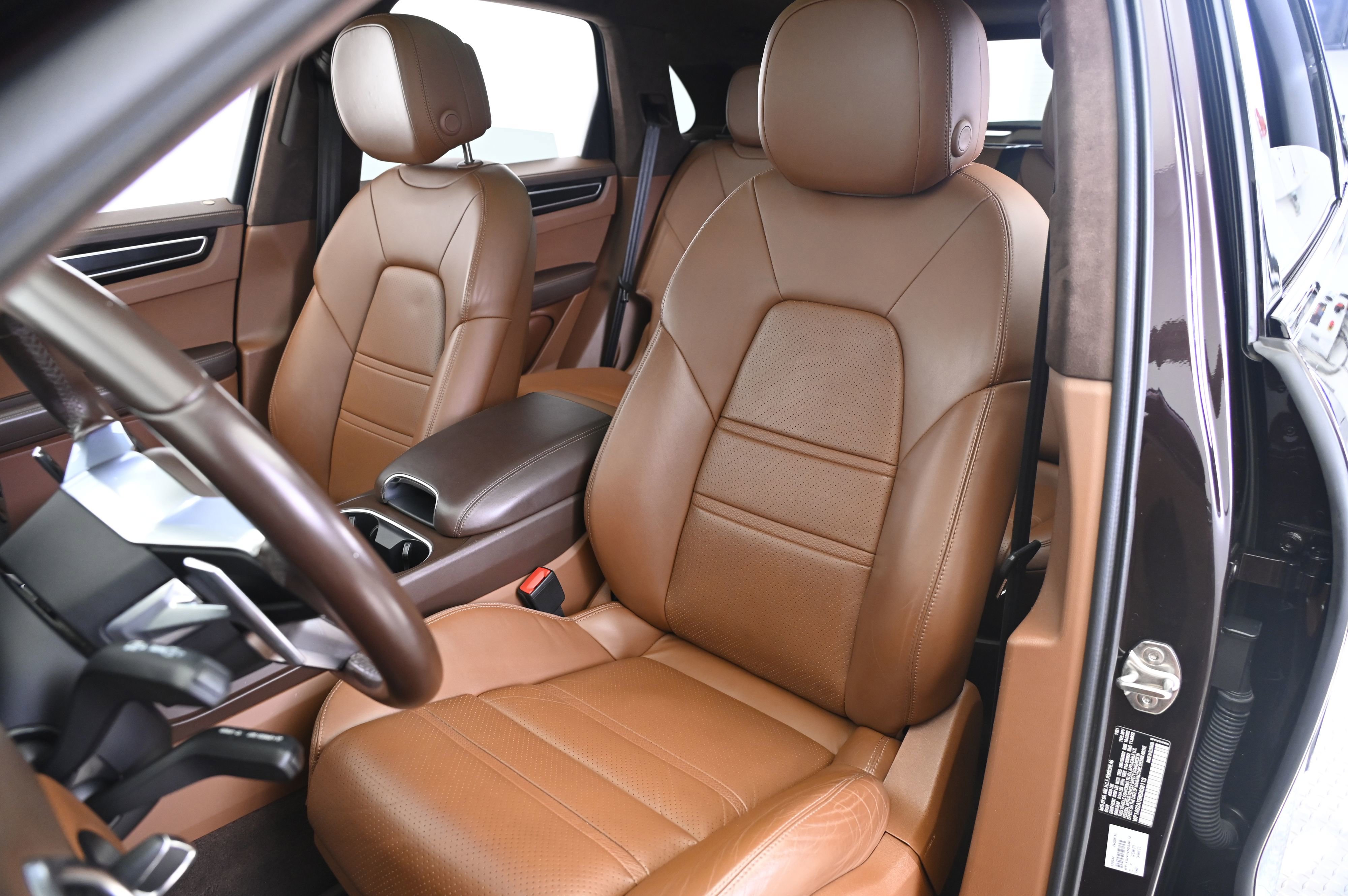 Used 2022 Porsche Cayenne GTS image 5