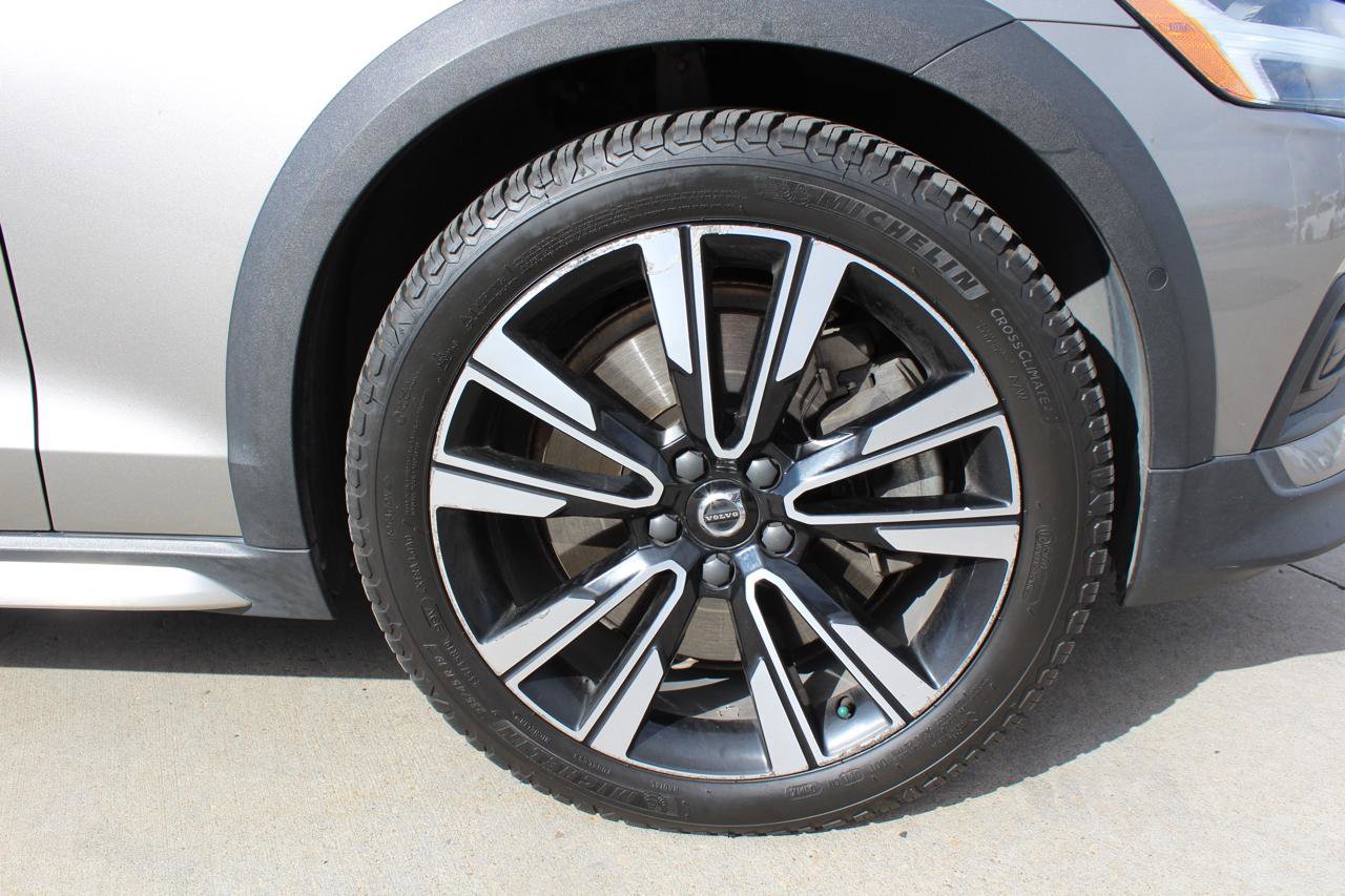 Used 2020 Volvo V60 T5 Cross Country image 43