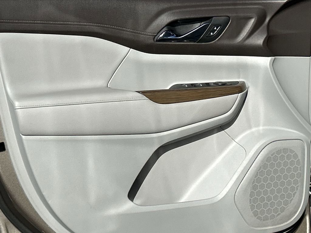 Used 2023 GMC Acadia SLE image 21