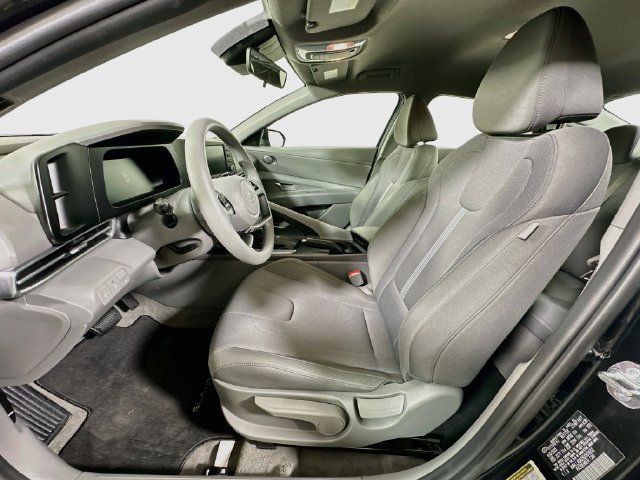 Certified 2025 Hyundai Elantra SE FWD image 24