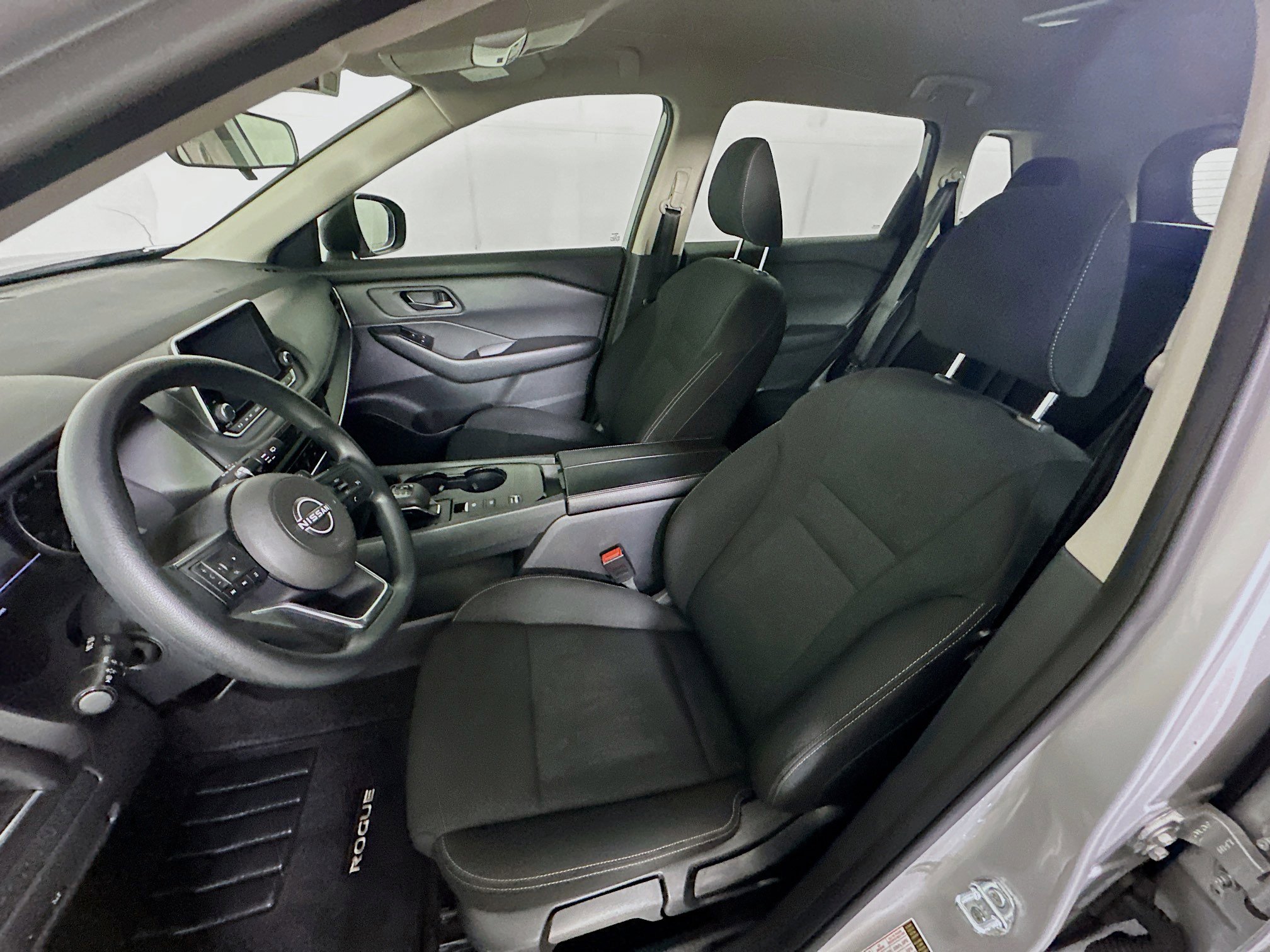 Used 2024 Nissan Rogue S FWD image 13