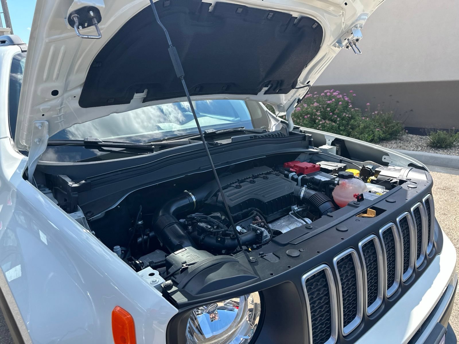 Used 2023 Jeep Renegade Latitude w/ Premium Group AWD/4WD image 36