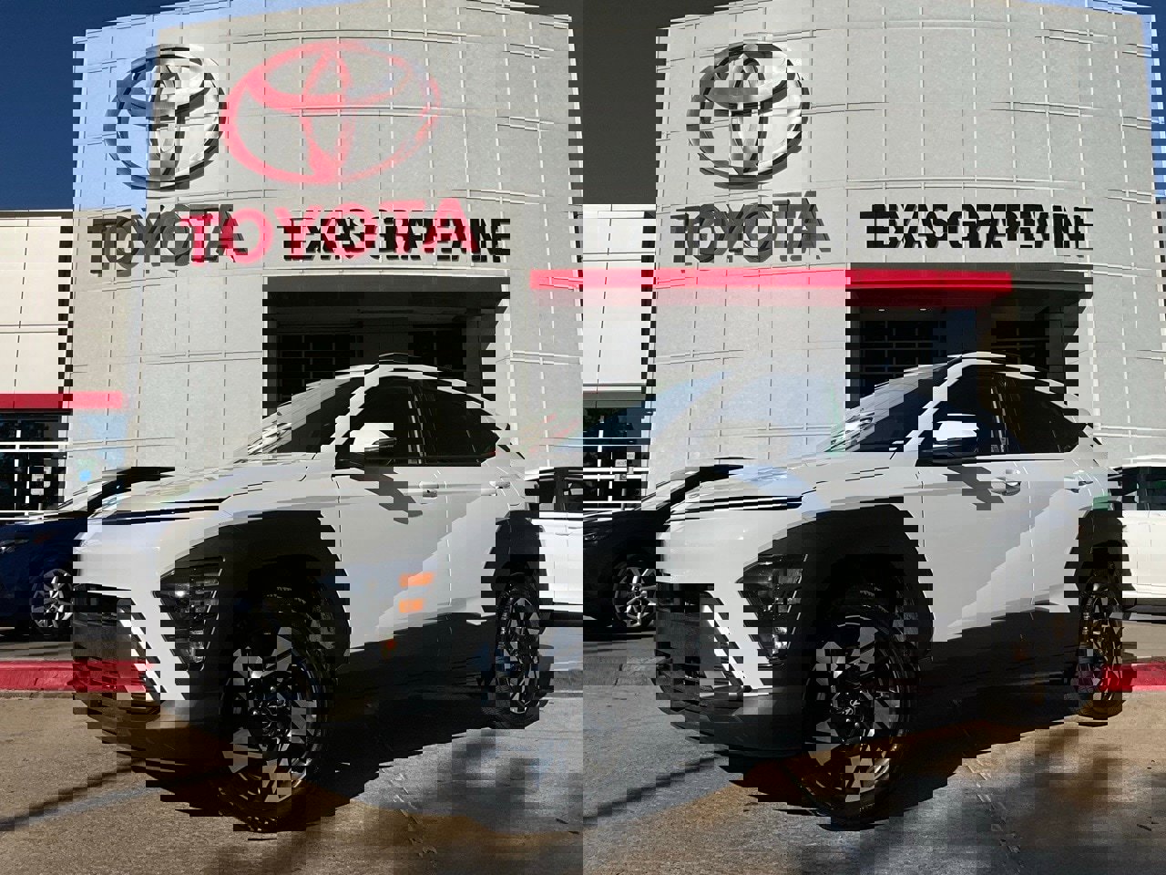 Used 2025 Hyundai Kona SEL image 2