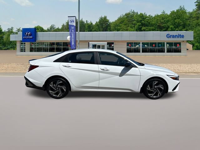 Used 2025 Hyundai Elantra SEL FWD image 5
