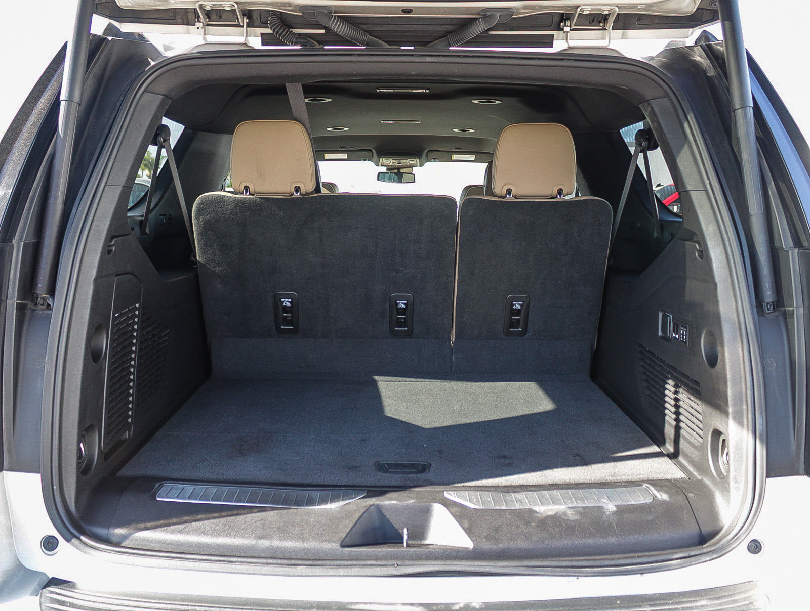 Used 2024 Chevrolet Suburban Premier RWD image 27