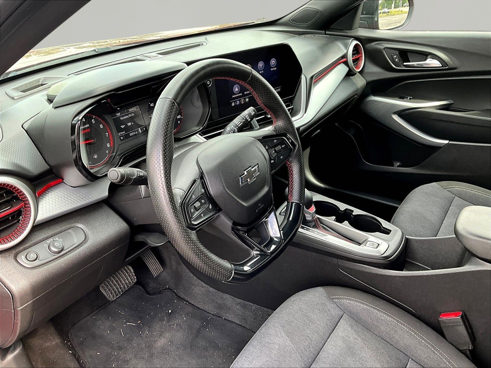 Used 2024 Chevrolet Trax RS FWD image 17