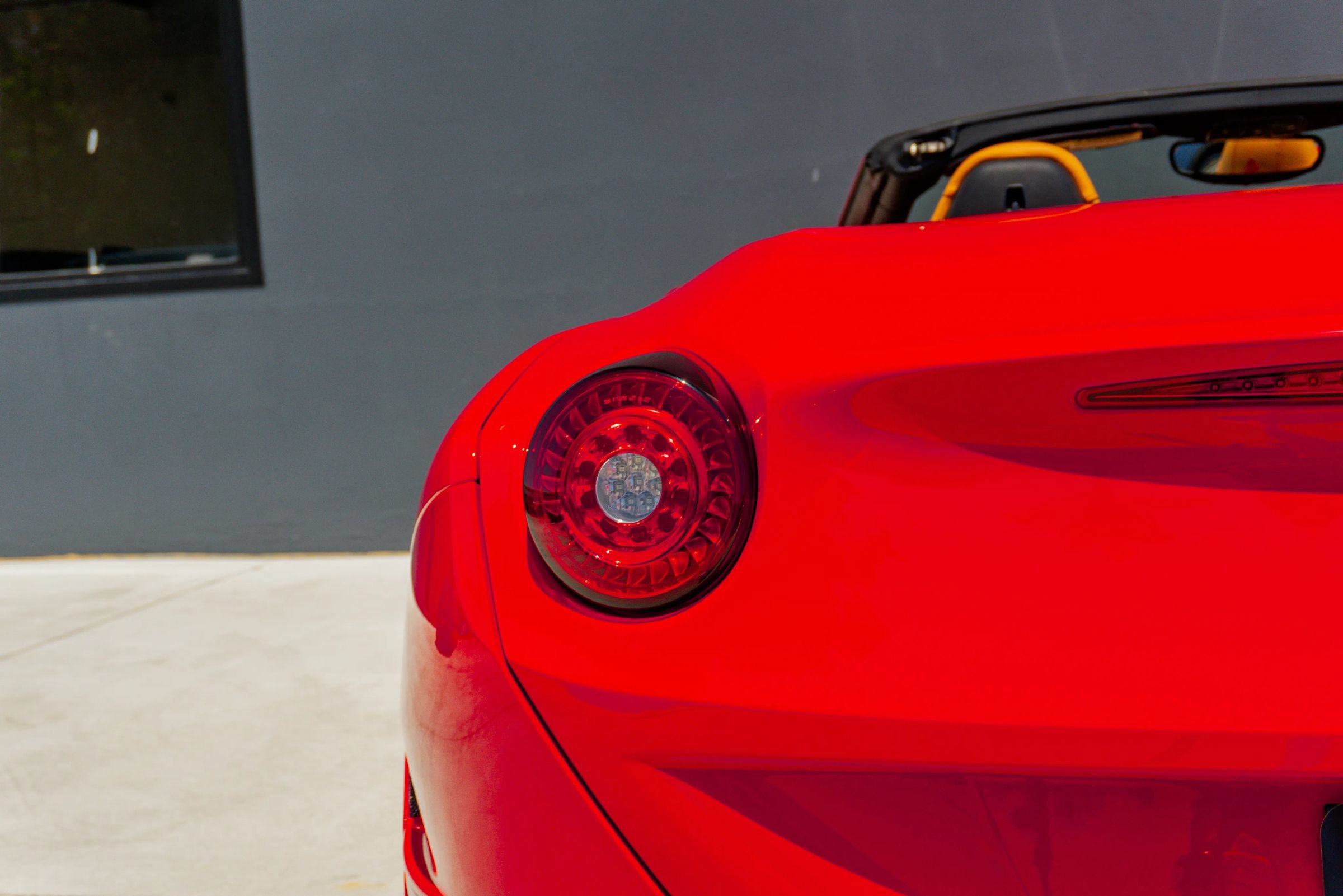 Used 2016 Ferrari California T RWD image 37