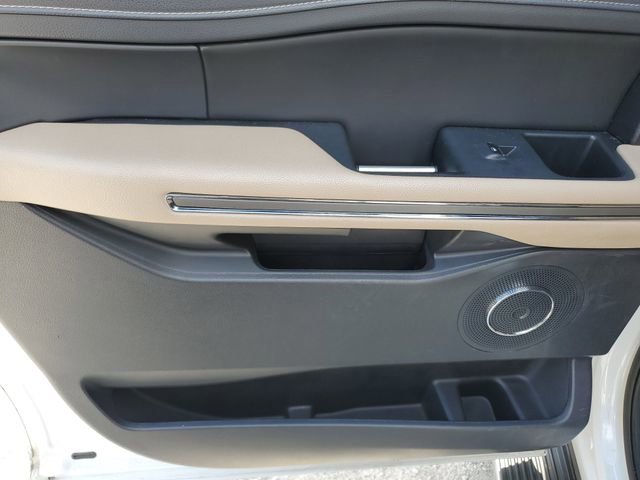 Used 2023 Ford Expedition Max XLT image 29