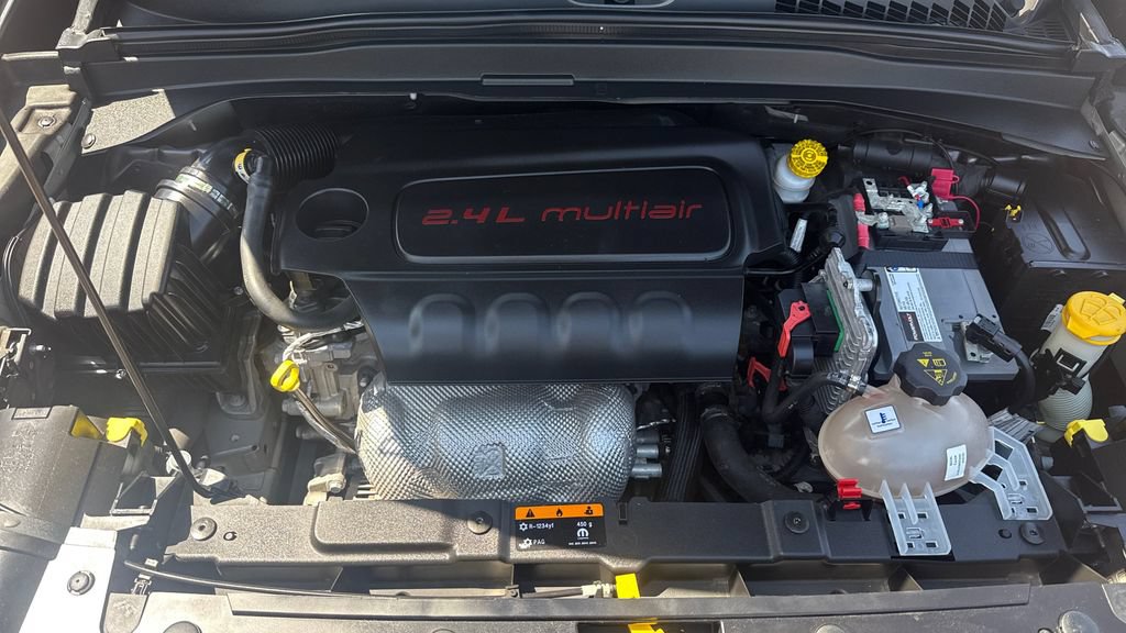 Used 2019 Jeep Renegade Latitude w/ Popular Equipment Group AWD/4WD image 14