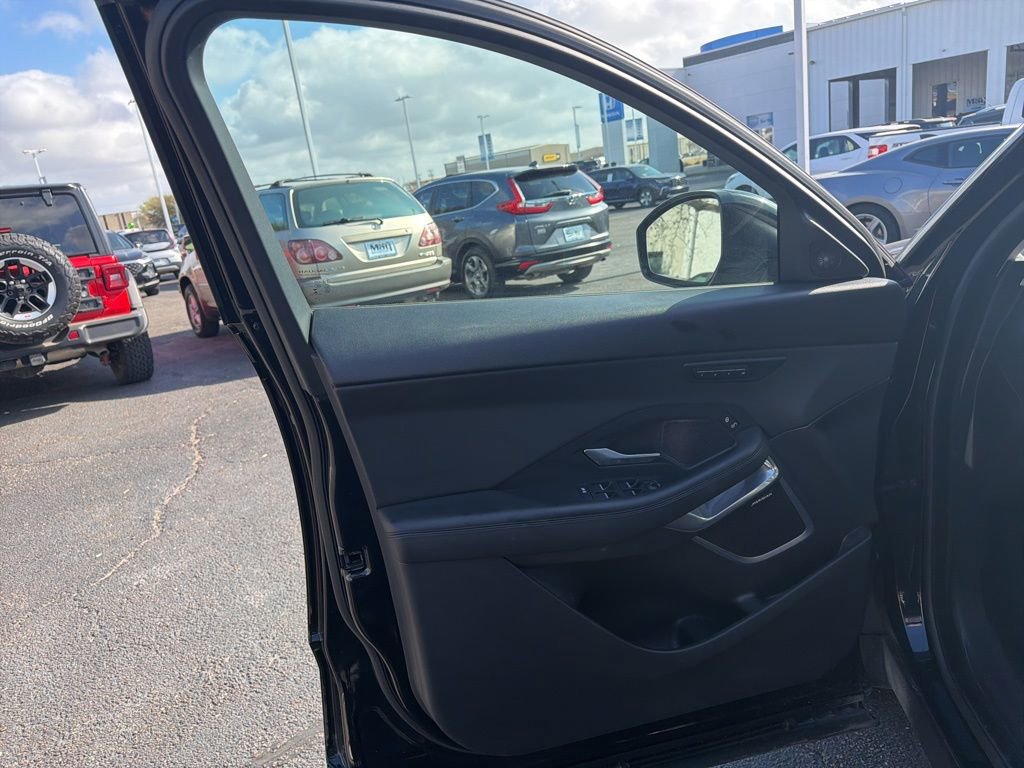 Used 2018 Jaguar E-PACE SE image 9