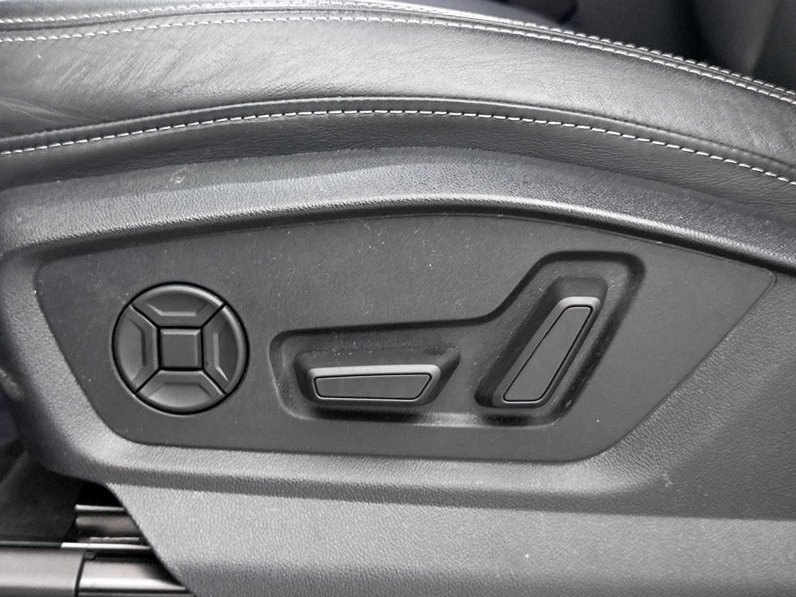 Used 2019 Audi Q8 Prestige w/ Adaptive Chassis Package AWD/4WD image 27
