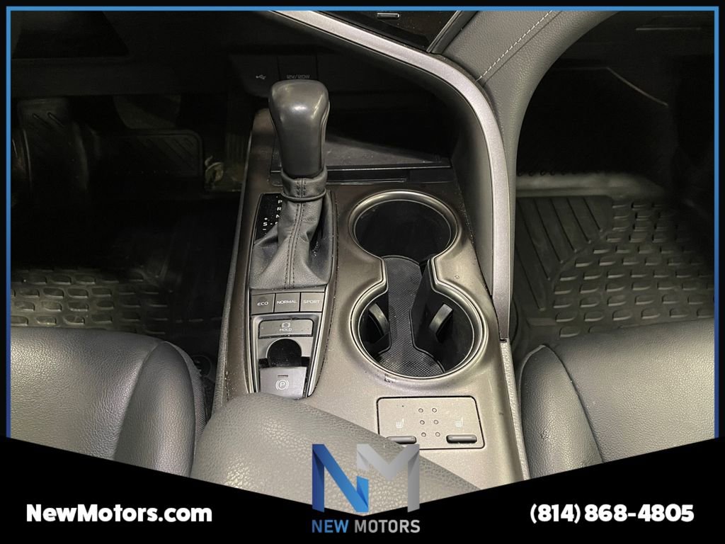 Used 2022 Toyota Camry SE w/ Cold Weather Package AWD/4WD image 11