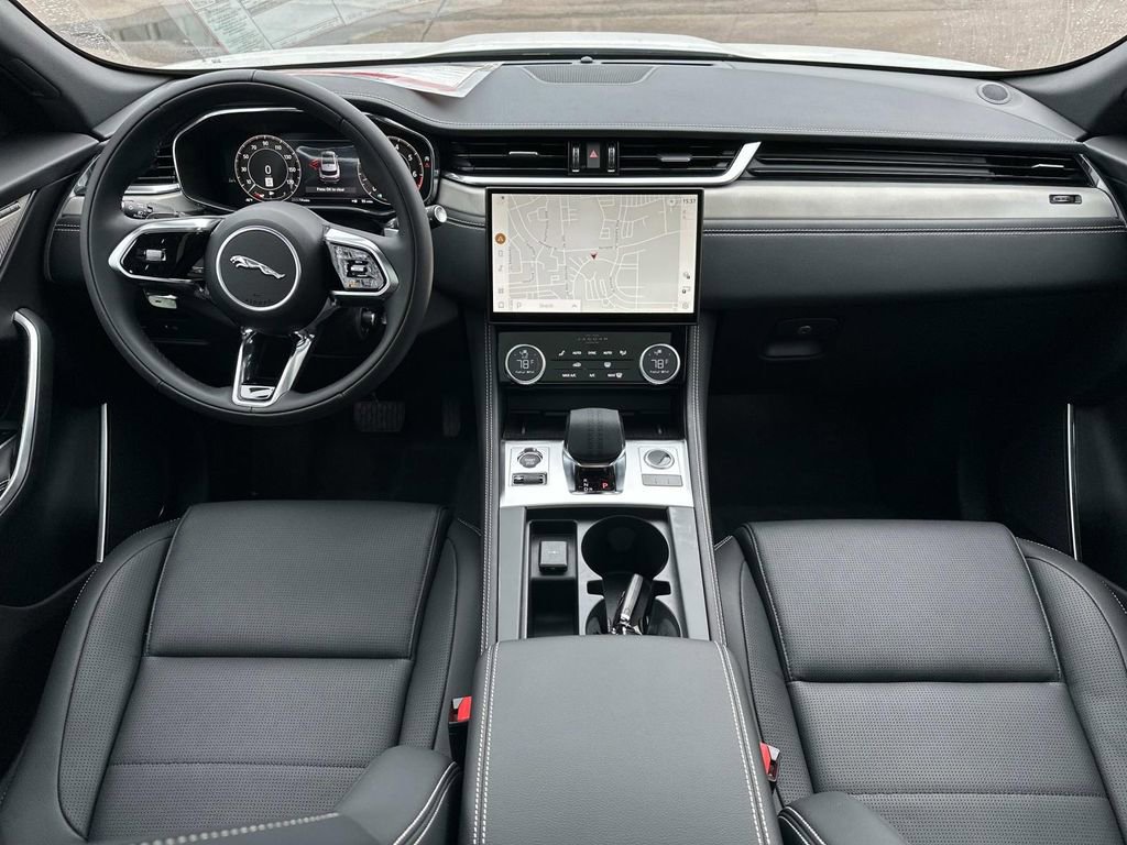 New 2025 Jaguar F-PACE R-Dynamic S image 28