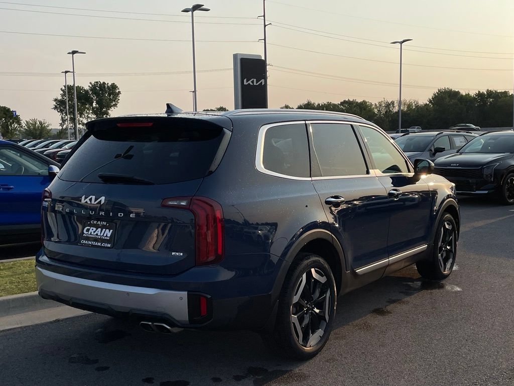 Certified 2023 Kia Telluride S w/ S Sunroof Package AWD/4WD image 7