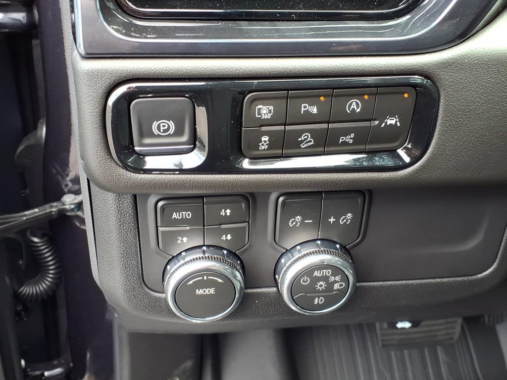 New 2026 GMC Yukon AT4 AWD/4WD image 11