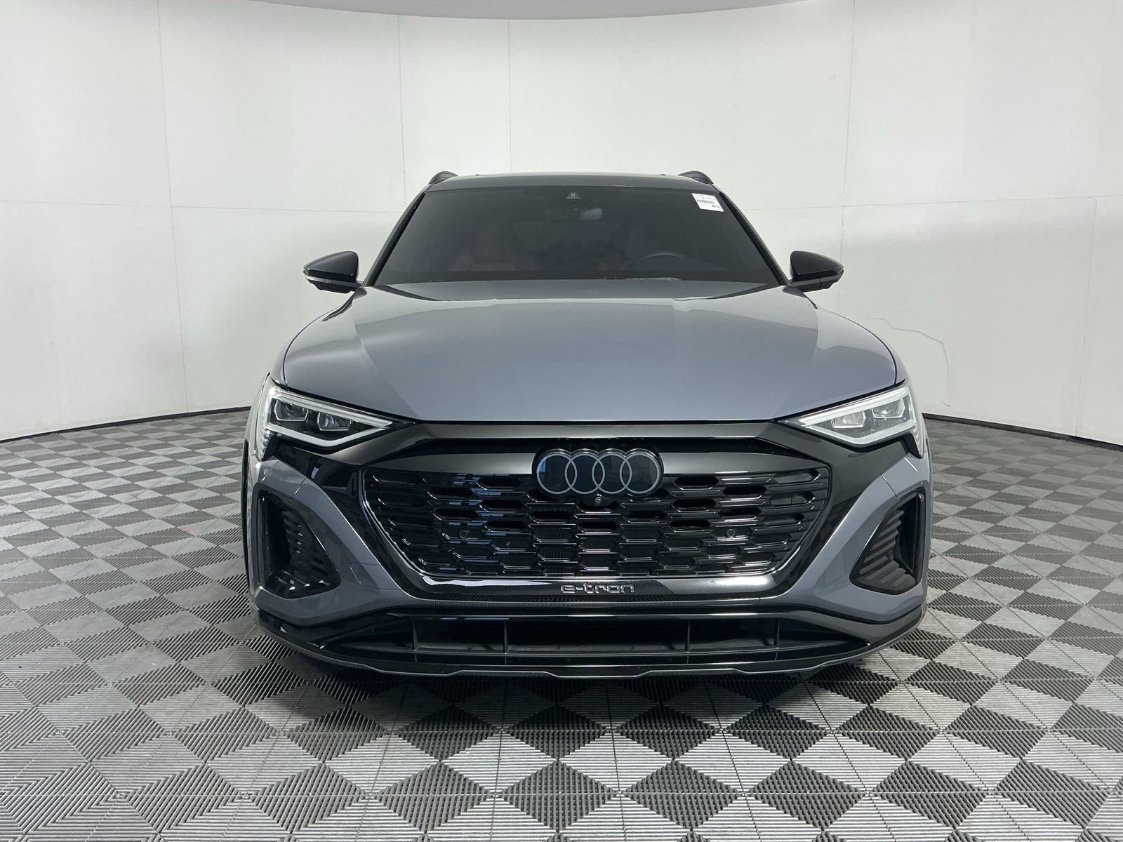 Used 2024 Audi SQ8 e-tron Premium Plus w/ Black Optic Package AWD/4WD image 2