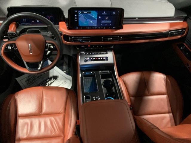 Used 2025 Lincoln Aviator Reserve w/ Illumination Package AWD/4WD image 2