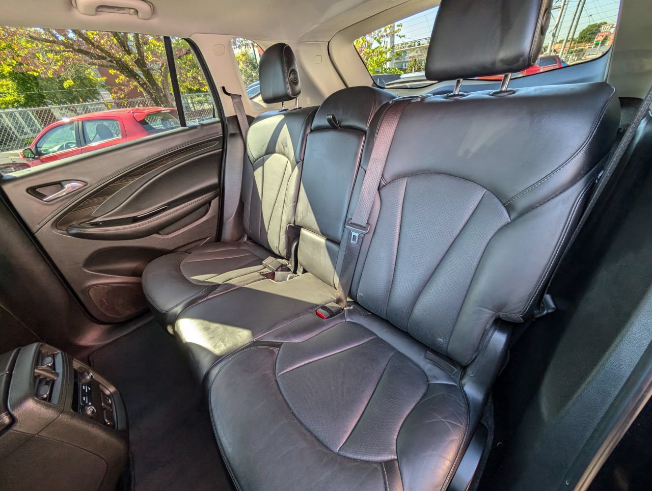 Used 2019 Buick Envision Essence FWD image 18