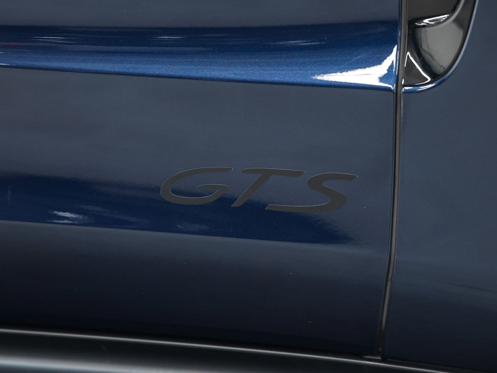 Used 2023 Porsche Panamera GTS image 16