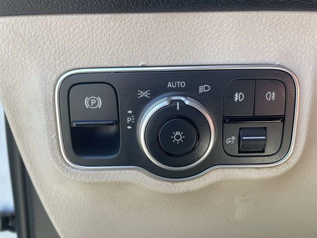 Used 2022 Mercedes-Benz GLB 250 w/ Premium Package Lite image 34