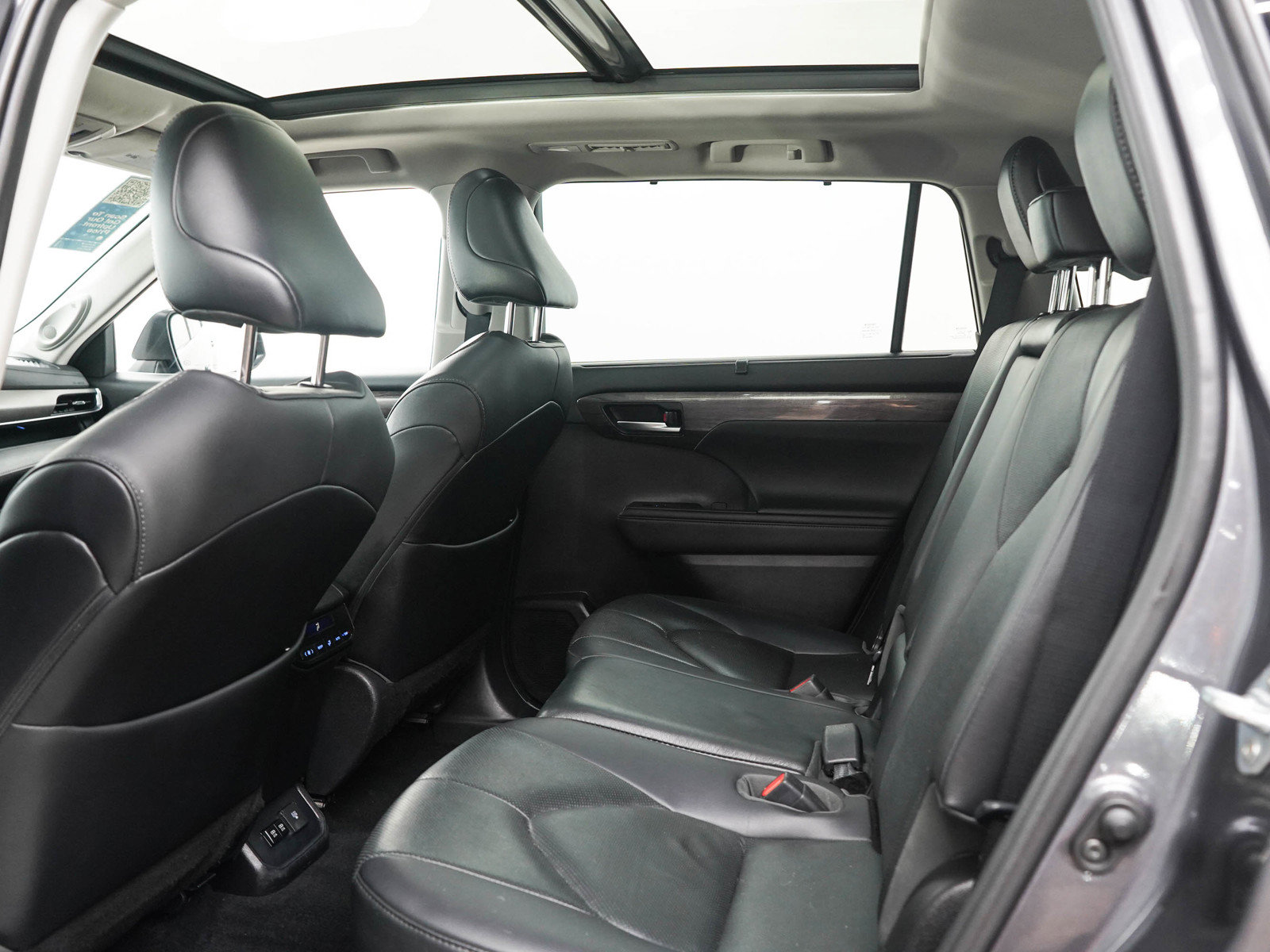 Used 2021 Toyota Highlander Limited AWD/4WD image 16