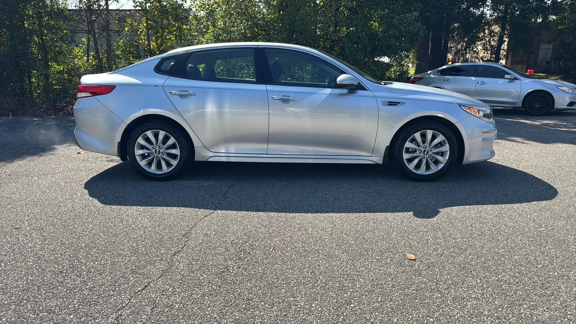 Used 2018 Kia Optima EX w/ Premium Package image 4