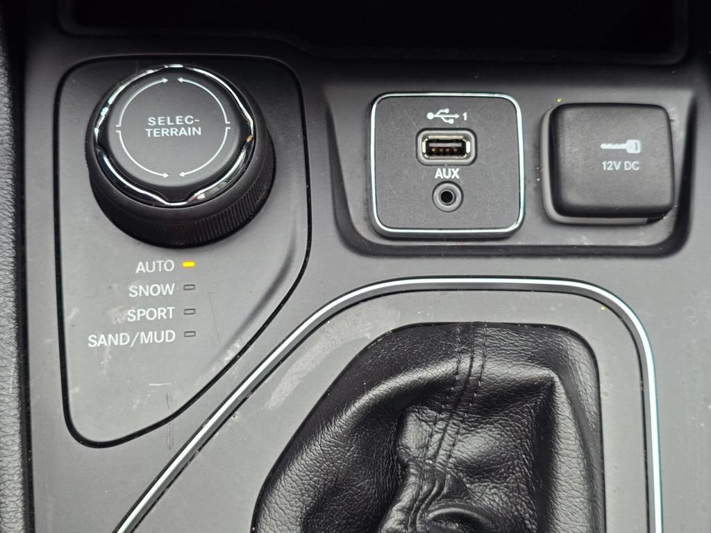 Used 2021 Jeep Cherokee Latitude Lux 80th Anniv w/ Quick Order Package 26U 80TH AWD/4WD image 40