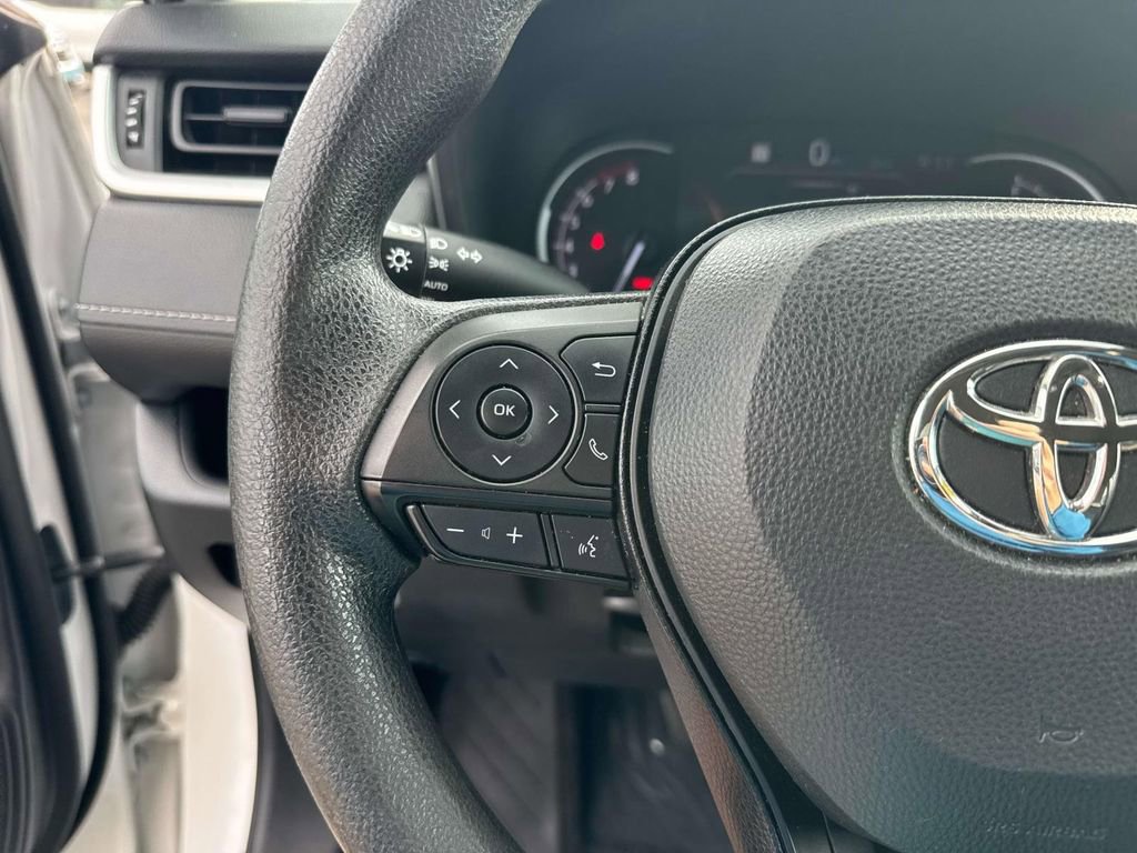 Used 2024 Toyota RAV4 XLE image 31