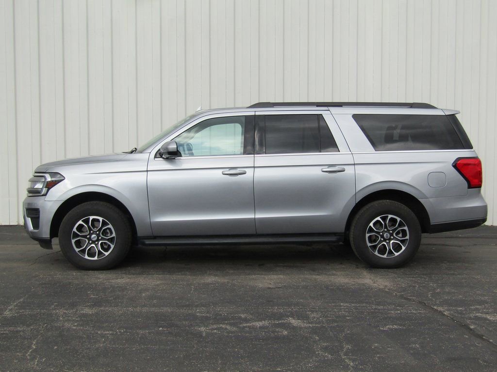 Used 2024 Ford Expedition Max XLT image 11