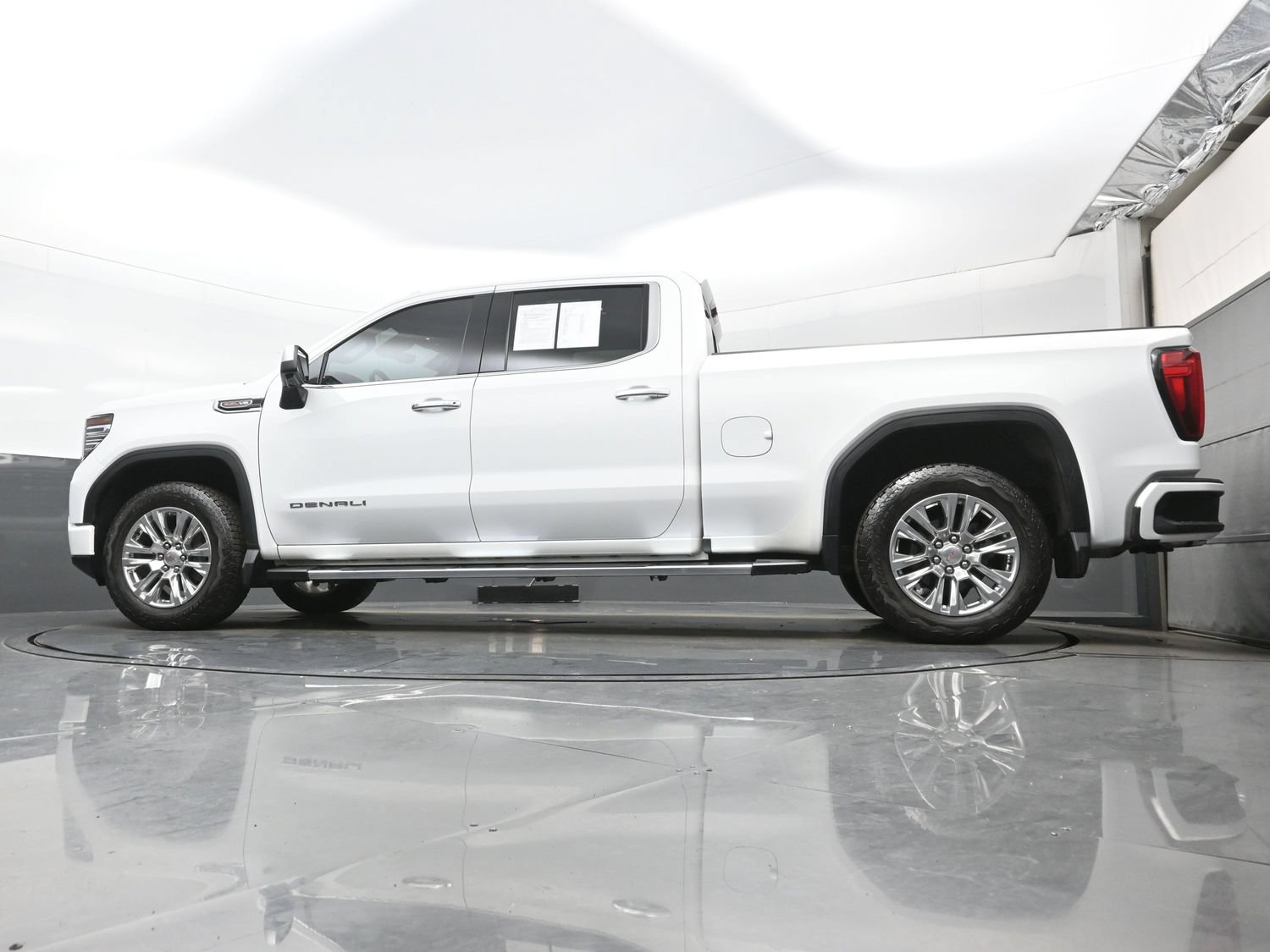 Used 2023 GMC Sierra 1500 Denali w/ Technology Package AWD/4WD image 28
