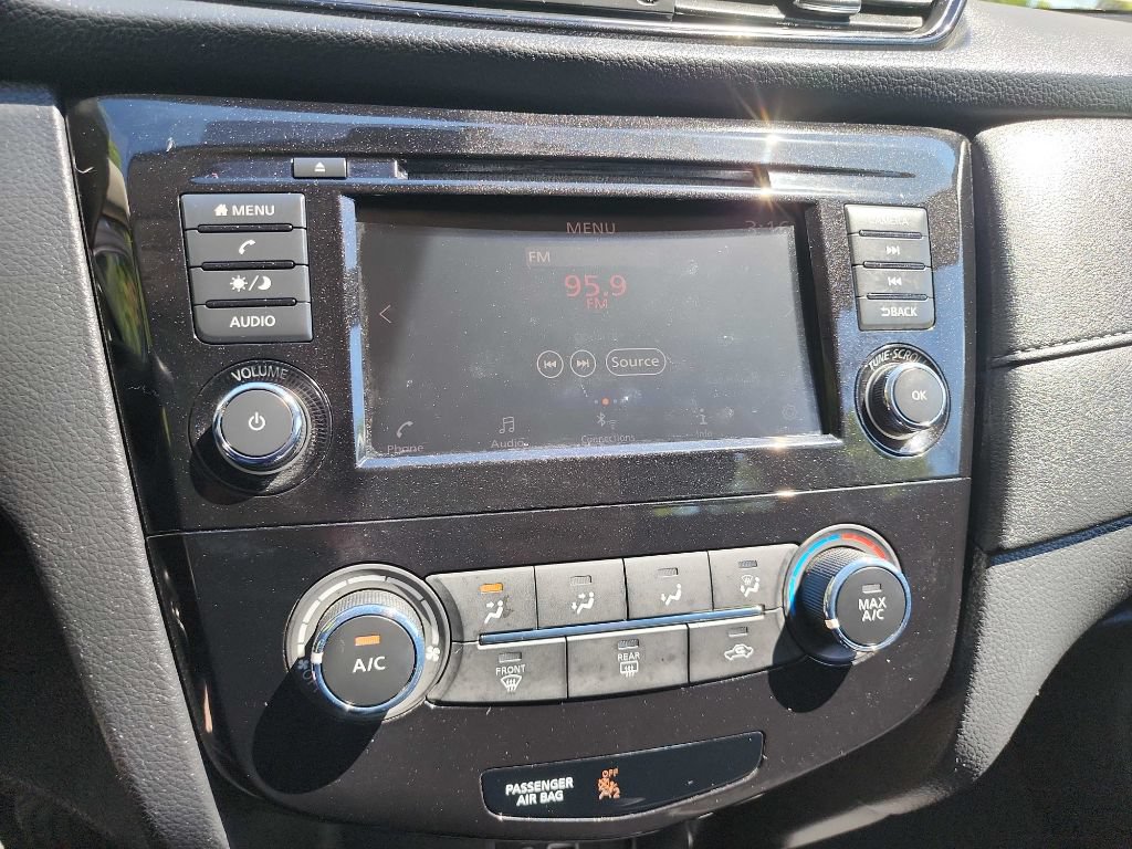 Used 2018 Nissan Rogue S FWD image 21