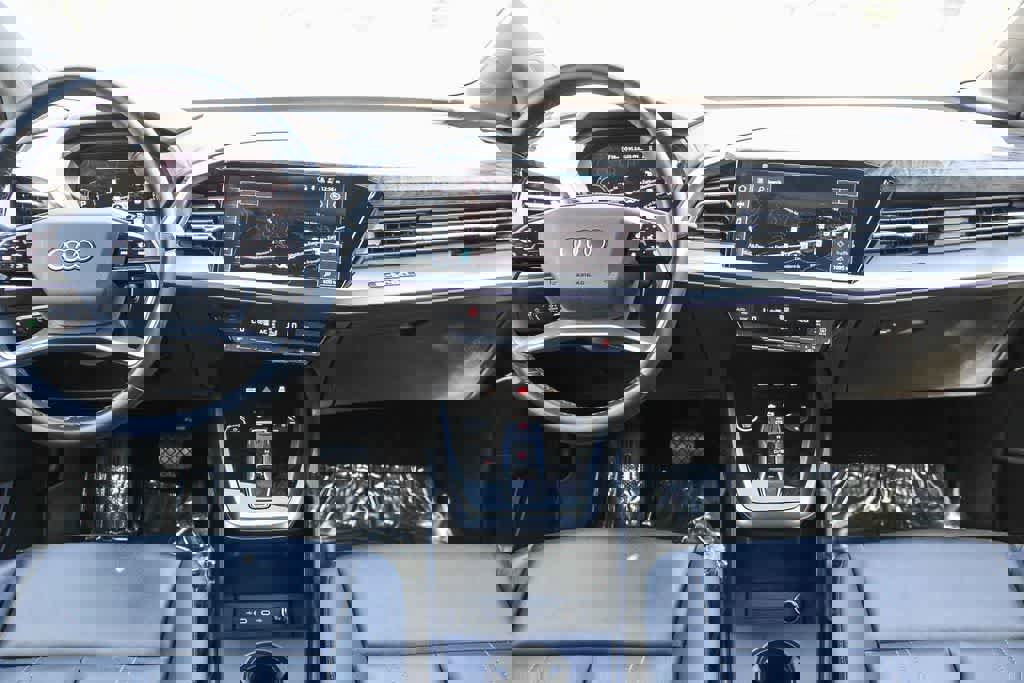 Used 2023 Audi Q4 e-tron Premium Plus w/ Premium Plus image 13