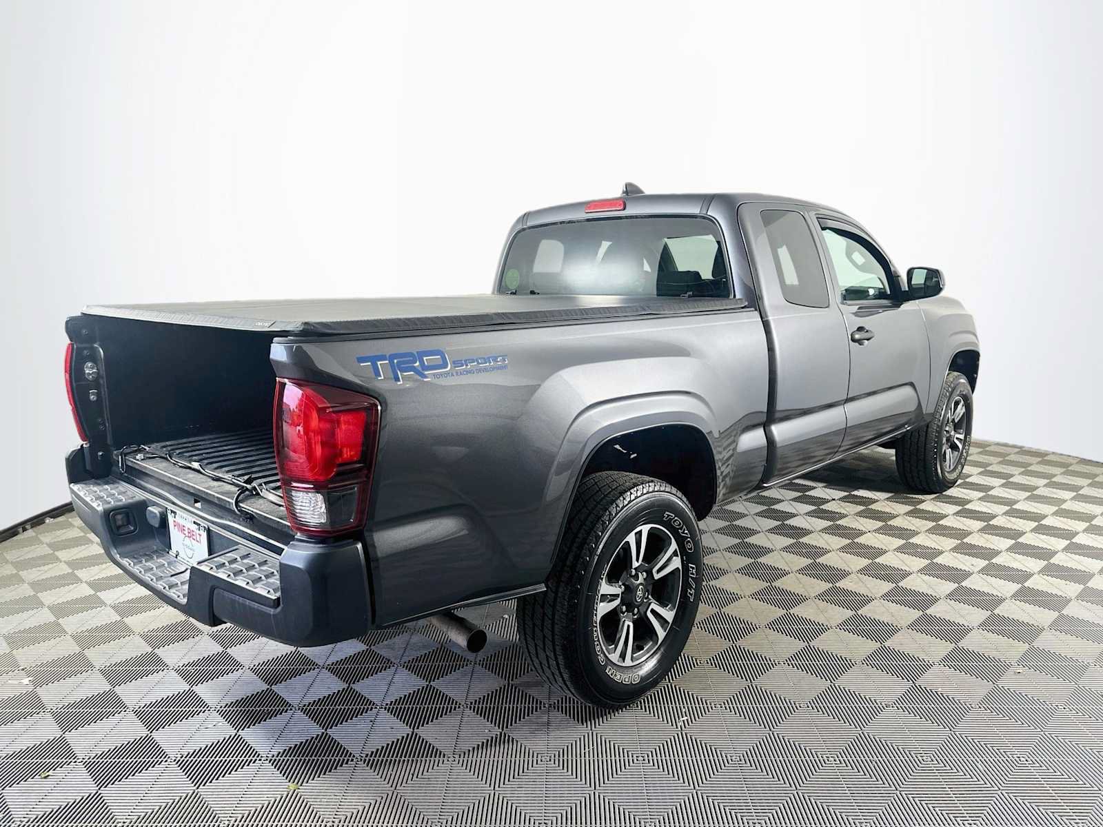 Used 2022 Toyota Tacoma SR RWD image 4