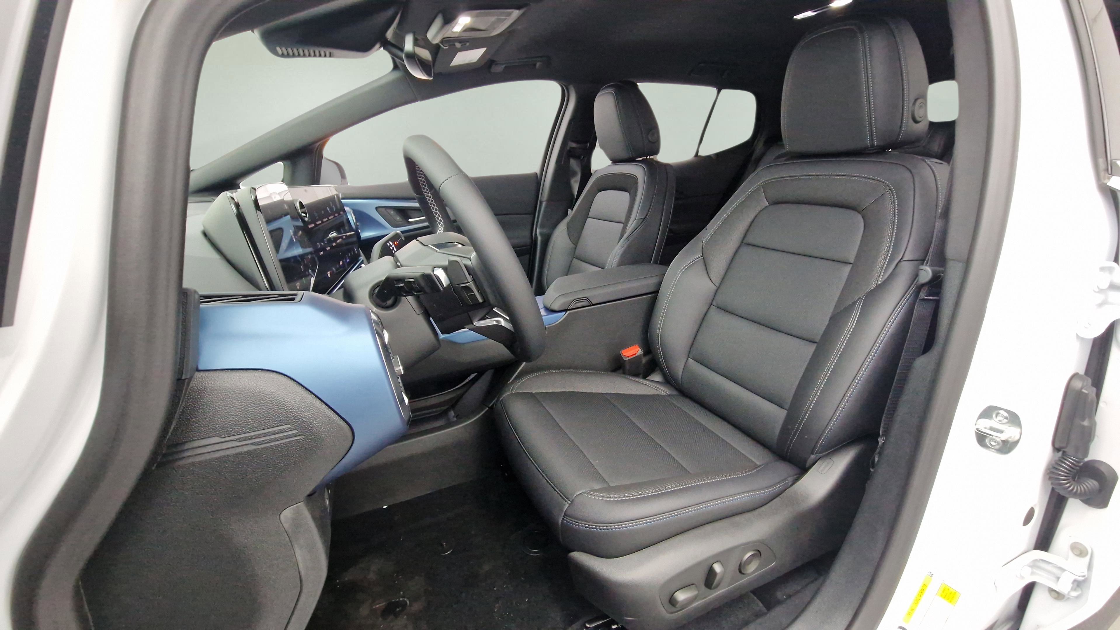 New 2026 Chevrolet Equinox EV LT image 14